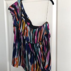 Trina Turk one shoulder blouse, side zip. Sz XL
